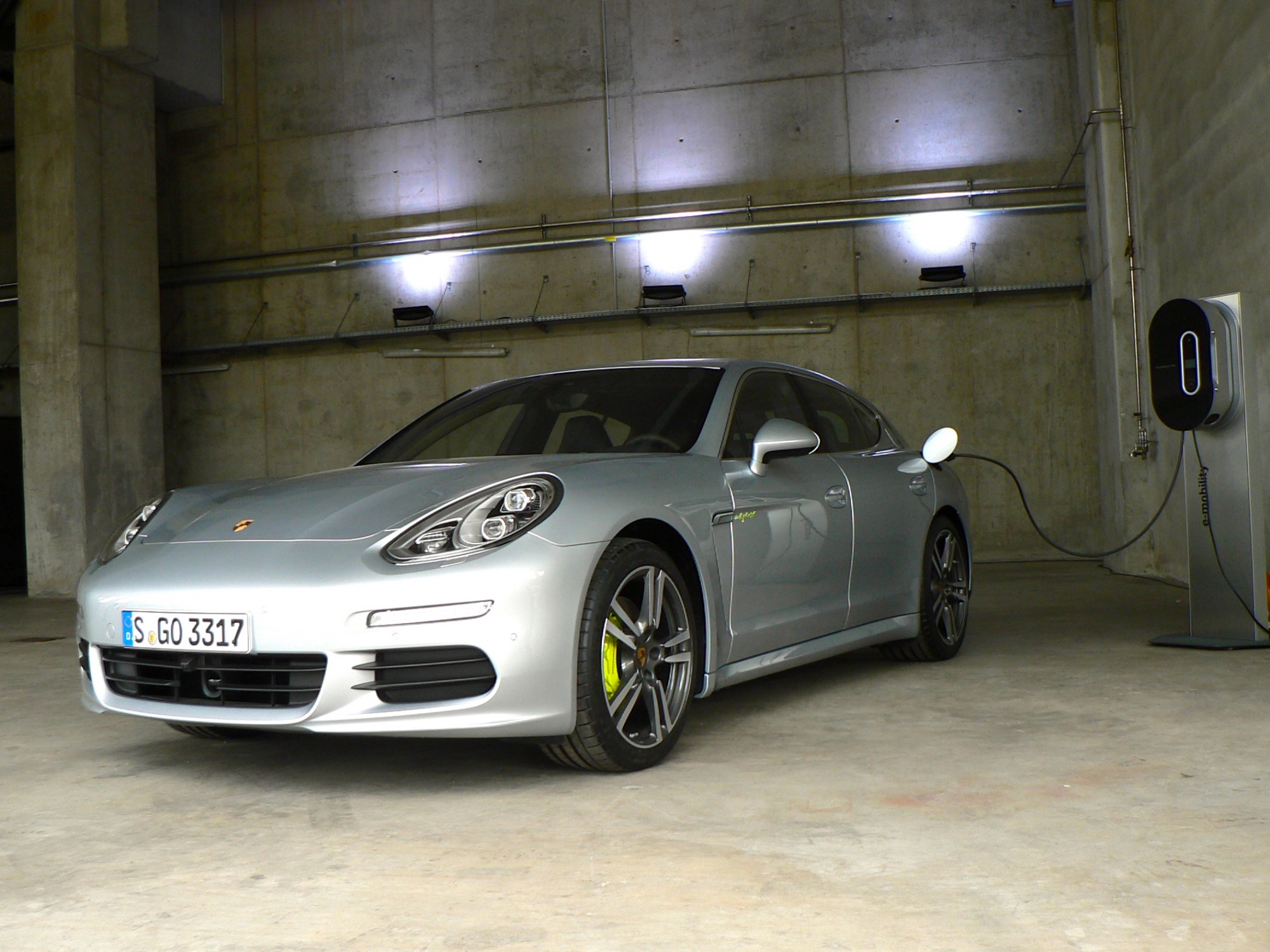 assurance porsche panamera Hybrid