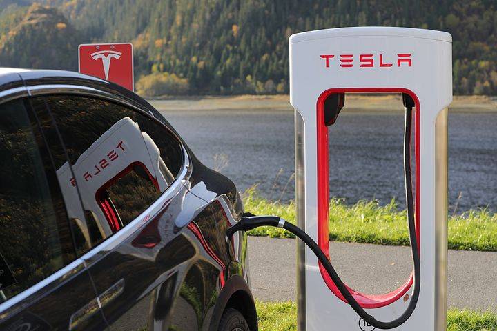 Assurance Tesla Model 3 Pendant le premier trimestre 2018, la voiture électrique la plus vendue aux Etats-Unis est la Tesla Model 3.   Disponible depuis plusieurs mois aux Etats-Unis, la Tesla Model 3 est très attendue des amateurs de Tesla en France